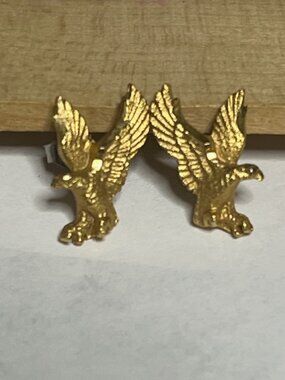 VTG Pair Soaring Gold Tone Metal Eagle Stud Earrings Textured Wings Talons .75"H